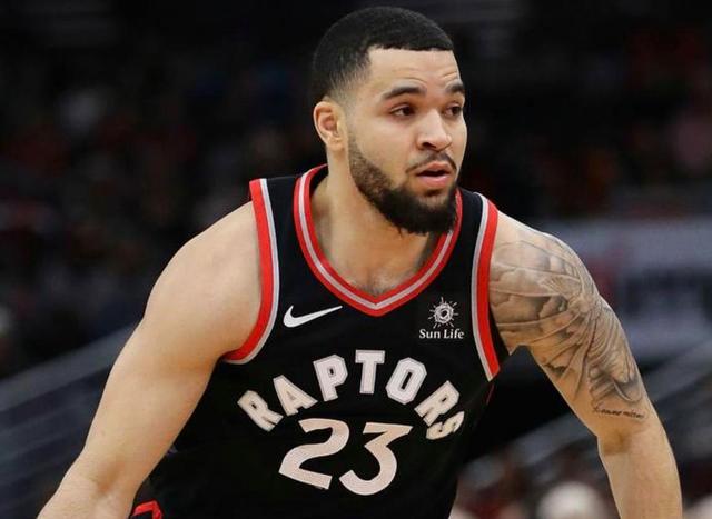 球迷们自发 球迷们自发