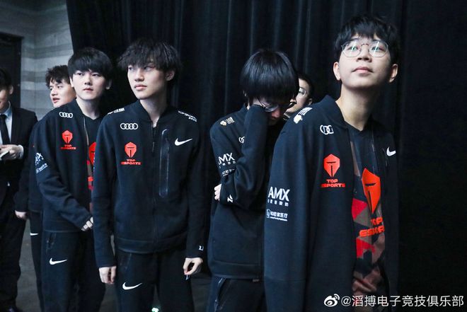 通过与国际 通过与国际